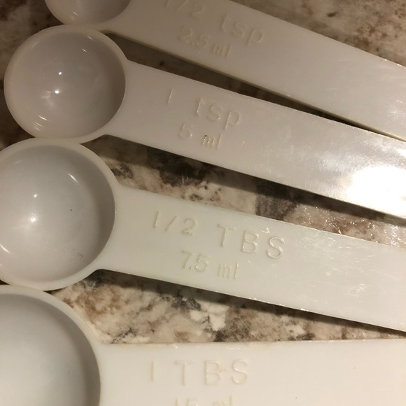 VINTAGE  MEASURING SPOONS 5 SETS BLK FARBERWARE COPPER FIESTAWARE FOX RUN WHITE - Picture 9 of 14